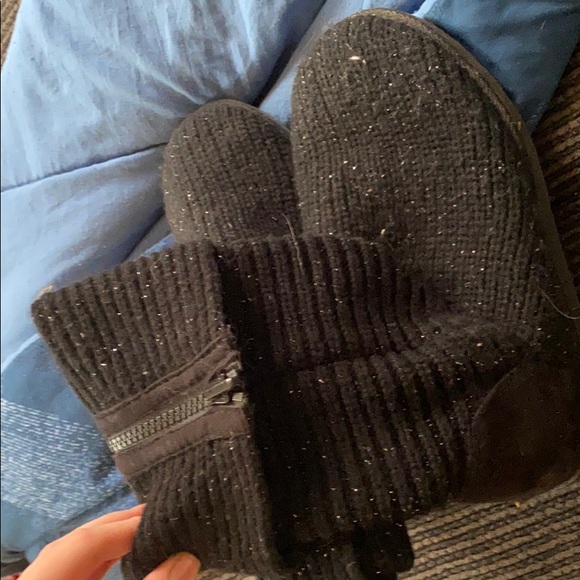 Woman’s black boots - Picture 3 of 3